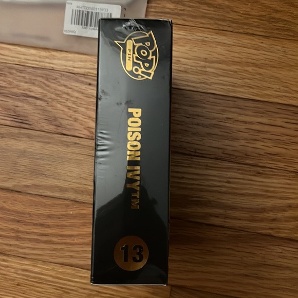 DC Comice Bombshells Poison Ivy Limited Edition Chase Funko Pop Pin - Picture 4 of 8